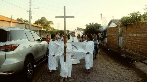 Prociss&atilde;o marca abertura dos festejos de S&atilde;o Raimundo Nonato em Floriano.(Imagem:FlorianoNews)