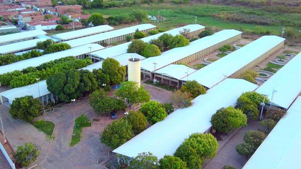 Alunos da UFPI de Picos denunciam falta de professores