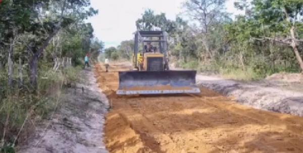 Maur&iacute;cio Bezerra acompanha deputado em visita &agrave;s obras de recupera&ccedil;&atilde;o de estradas(Imagem:Reprodu&ccedil;&atilde;o)