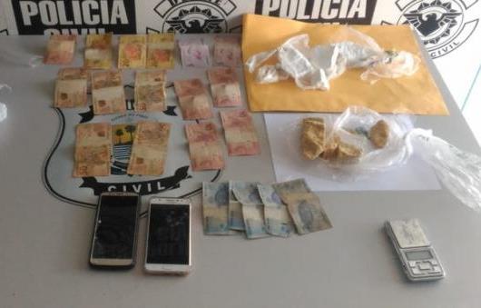Grávida é presa por distribuir drogas em bocas de fumo em Teresina