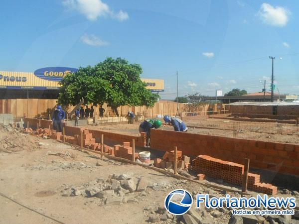 Obra  da Central de Atendimento ao Cidad&atilde;o.(Imagem:FlorianoNews)