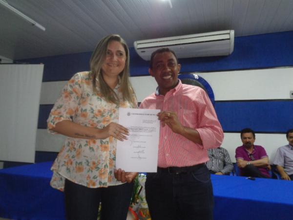 Gerente e coordenadores municipais s&atilde;o empossados em solenidade no munic&iacute;pio de Floriano.(Imagem:FlorianoNews)
