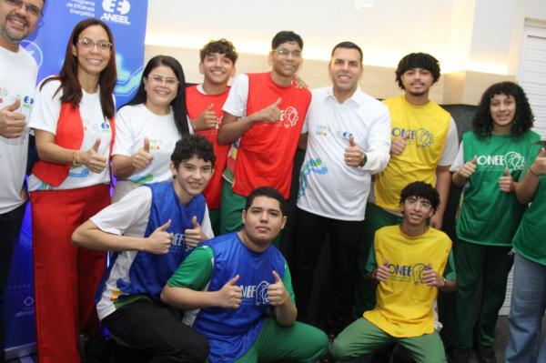 Estudantes da rede estadual participam de blitz sobre consumo consciente de energia