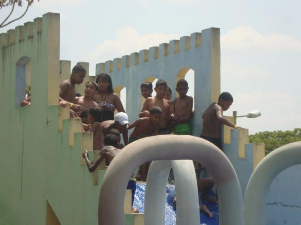 Crian&ccedil;as no Tobog&atilde;(Imagem:reda&ccedil;&atilde;o)