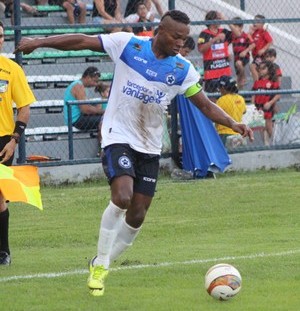 Fabiano desfalca Tubarão na final e vê injustiça em cartão: "Me complicou"