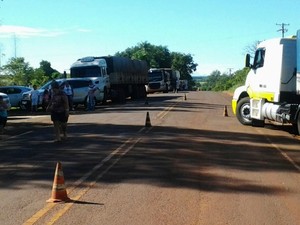 Bloqueios em estradas do país seguem neste sábado