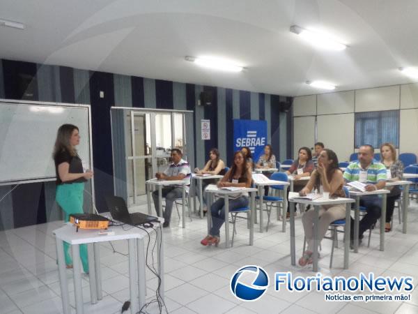 Cajueiro Motos realiza treinamento sobre gest&atilde;o estrat&eacute;gica de vendas.(Imagem:FlorianoNews)