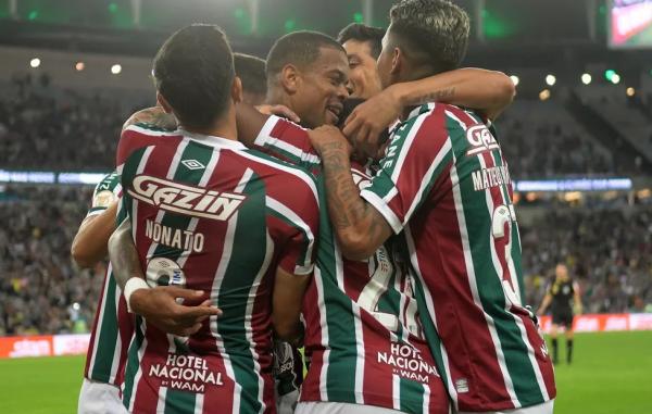  Jogadores do Fluminense comemoram gol contra o Coritiba.(Imagem: Alexandre Dur&atilde;o )