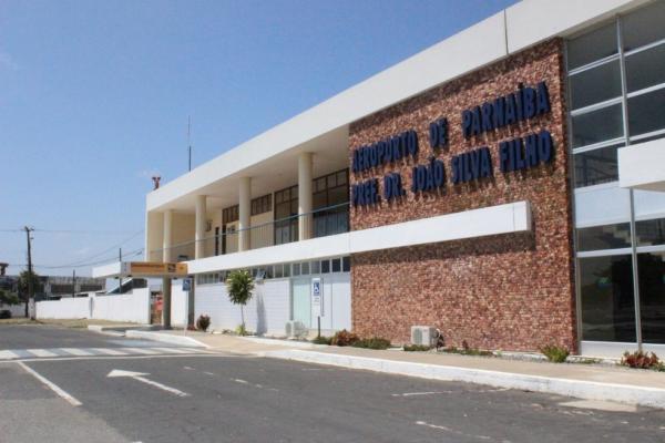Voo atrasa após passageira com febre passar mal no Piauí; bombeiro citou suspeita de Covid-19, mas t