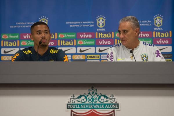 Caçula na Copa e capitão, Jesus diz que assume grande responsabilidade