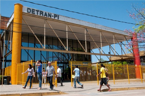Detran realiza leilão com 208 veículos apreendidos em Picos