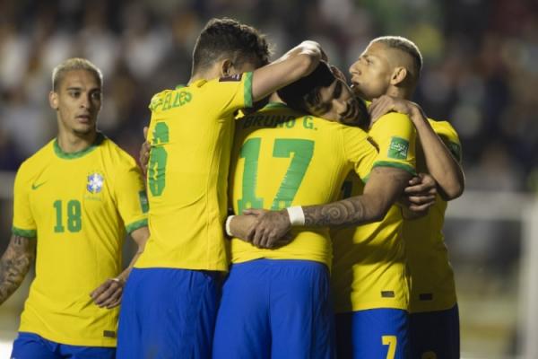 Brasil não dá bola para altitude de La Paz e goleia a Bolívia nas Eliminatórias