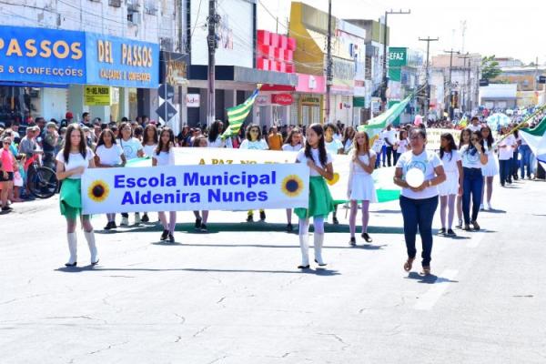 Desfile C&iacute;vico marca as comemora&ccedil;&otilde;es pela Independ&ecirc;ncia do Brasil em Floriano.(Imagem:Secom)