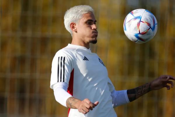 Pedro reforça "covardia psicológica" de Sampaoli em reuniões com Flamengo, mas saída não é solução