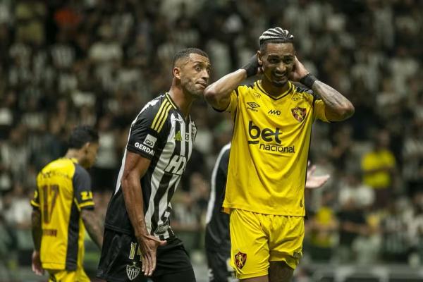 Derik lamenta derrota gol sofrido pelo Sport contra o Atl&eacute;tico-MG.(Imagem: Fernando Moreno/AGIF)