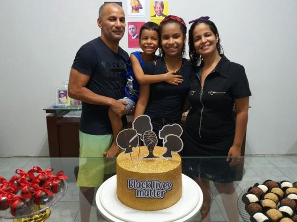 A m&atilde;e de Luma ficou surpresa com o tema da festa escolhido pela filha.(Imagem:Arquivo Pessoal /Luma Brito)