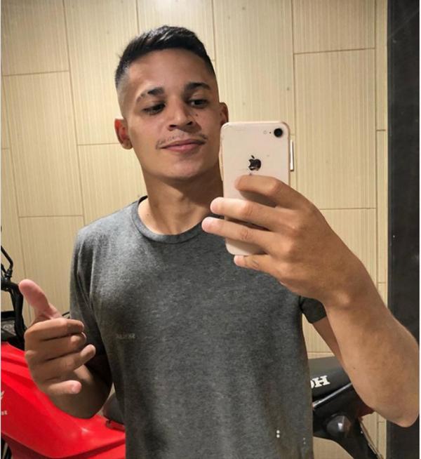 Jovem achado morto com os dois olhos arrancados em Teresina era gerente em rede de fast food