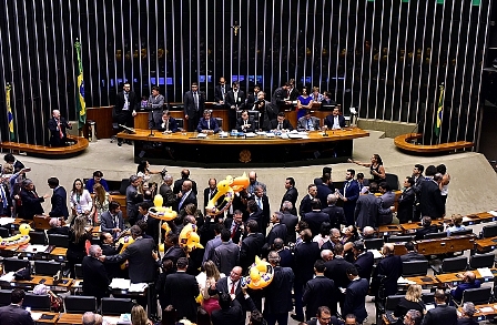 Investigados na Lava Jato procuram se esconder na lista fechada