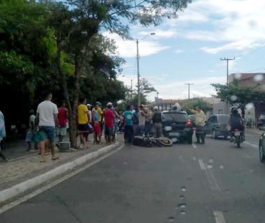 Motorista sofre AVC, invade pista contrária e provoca acidente na Capital