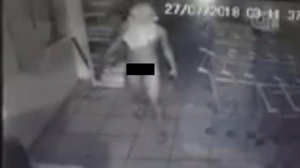 Câmeras flagram homem nu durante furto em supermercado no Sul do Piauí
