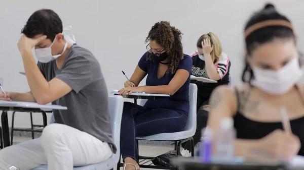 A um mês do Enem 2022, é preciso desacelerar, avaliam especialistas