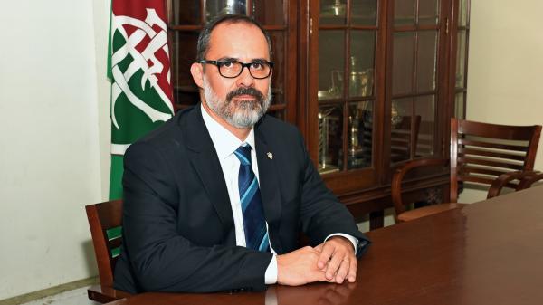 Ex-presidente Pedro Abad é agredido em jogo do Fluminense no Maracanã