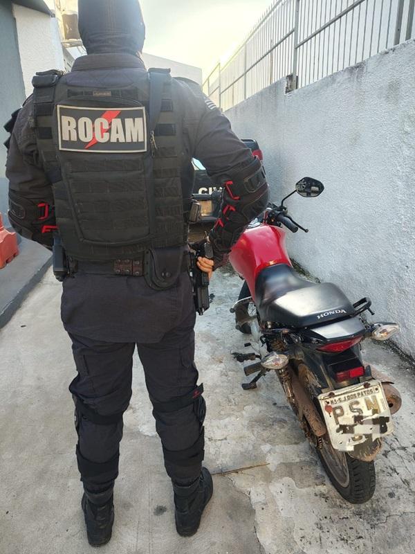 Pol&iacute;cia Militar captura suspeitos de roubo e recupera moto furtada em Floriano(Imagem:Divulga&ccedil;&atilde;o/PM)