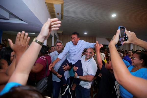  Com Joel nos bra&ccedil;os do povo e Ciro ovacionado, multid&atilde;o recebe pr&eacute;-candidatos na zona Norte(Imagem:Ascom)