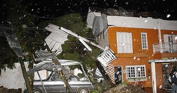 Temporal deixou rastro de destrui&ccedil;&atilde;o por onde passou na Serra Ga&uacute;cha(Imagem: Rafael Cavalli / Jornal NH / Correio do Povo)