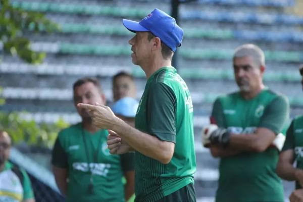Altos contrata preparador de goleiros de Flávio Araújo e renova comissão em nova fase na Série C