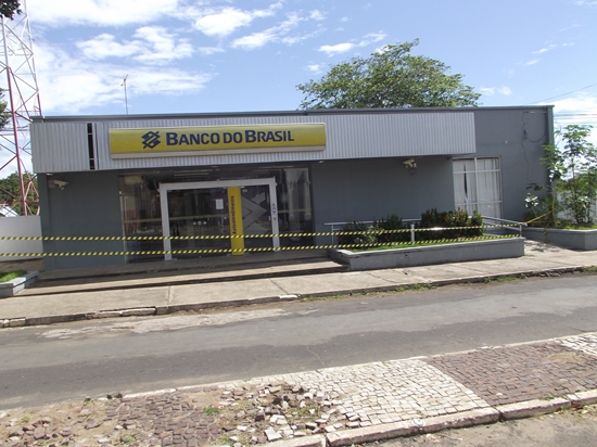 Bando arromba cofre do Banco do Brasil de Guadalupe durante feriadão