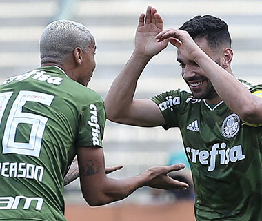 Palmeiras bate o Ceará e abre vantagem na liderança