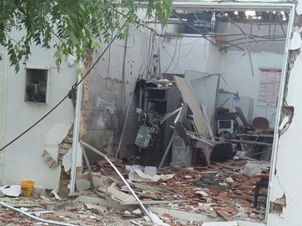 Grupo criminoso que roubou carro de casal explode banco no interior do PI