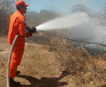 Incêndio é registrado em terreno no bairro Taboca, em Floriano