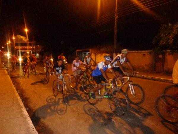 Associação dos Corredores do Sertão realizou 1º passeio ciclístico noturno