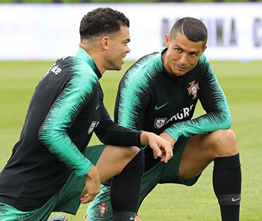 Cristiano Ronaldo se apresenta à seleção portuguesa após "miniférias"