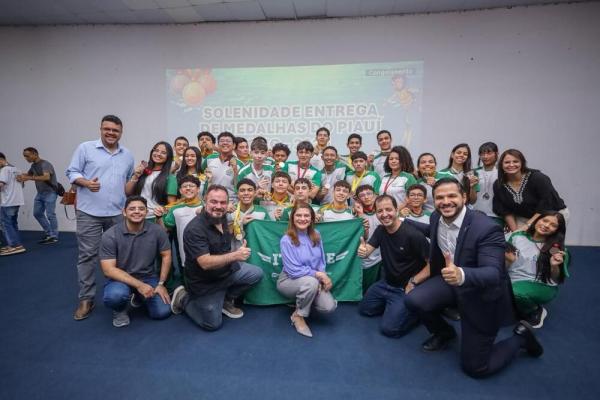 Estudantes da rede pública estadual são destaque na premiação da Olimpíada Brasileira de Ciências