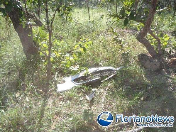 Pneu estoura e motorista bate contra &aacute;rvores na zona rural de Floriano.(Imagem:FlorianoNews)