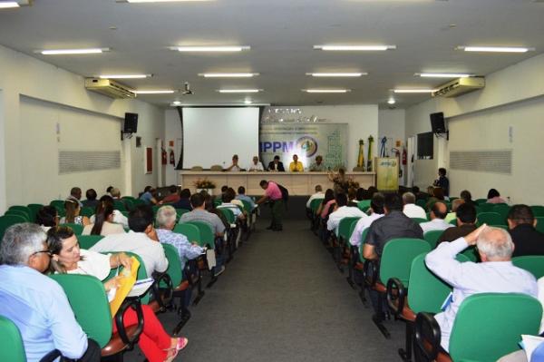 Prefeito Gilberto J&uacute;nior participa de Assembleia na APPM.(Imagem:SECOM)