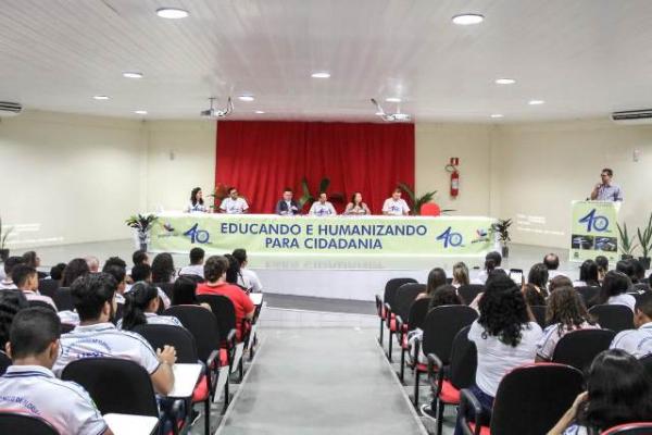 Galeria de ex-diretores apresenta a hist&oacute;ria da gest&atilde;o do Col&eacute;gio T&eacute;cnico de Floriano.(Imagem:UFPI)
