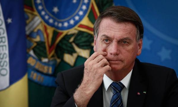 Bolsonaro volta a anunciar "mudança" na Petrobras, mas diz que não vai interferir na empresa