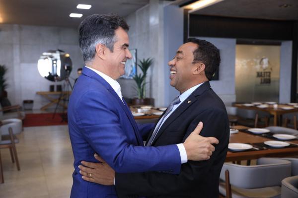 Senador Ciro Nogueira promove almo&ccedil;o de confraterniza&ccedil;&atilde;o com prefeitos piauienses.(Imagem:Divulga&ccedil;&atilde;o)