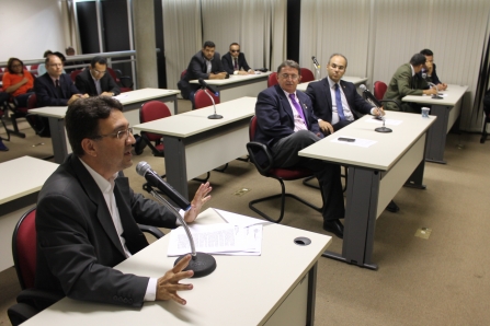 Líder do Governo e presidente da CCJ se reúnem com superintendente de Previdência
