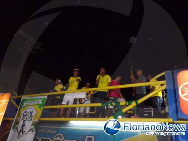 Ap&oacute;s jogo do Brasil, torcedores comemoraram empate no cais da Beira-Rio.(Imagem:FlorianoNews)