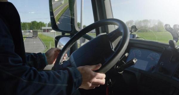Fedex abre 50 vagas para motoristas de carreta no Brasil; Fortaleza tem oito postos