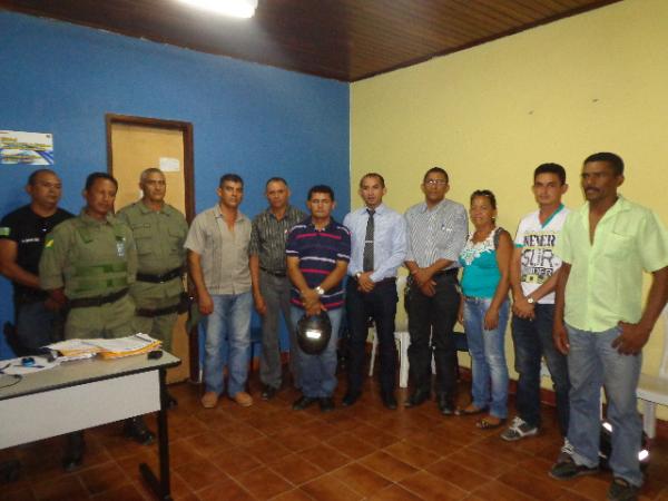 Horário de saída de veículos da zona rural foi tema de encontro em Floriano