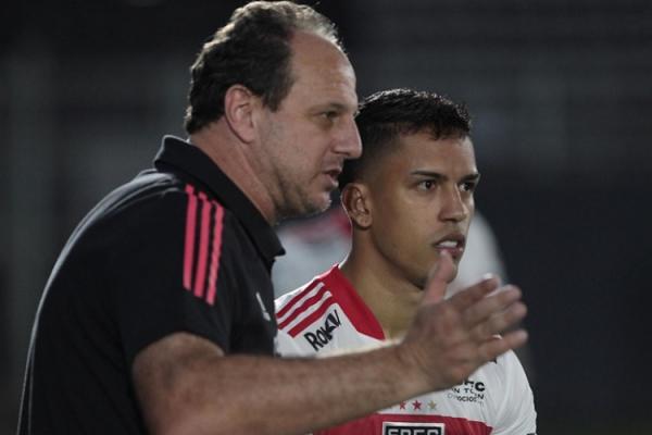 Em jogo de sete gols, Red Bull Bragantino vence e São Paulo amplia crise