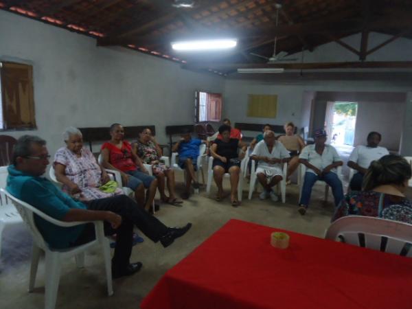 Moradores do bairro Irapuá II participam de palestra sobre a dengue.(Imagem:FlorianoNews)
