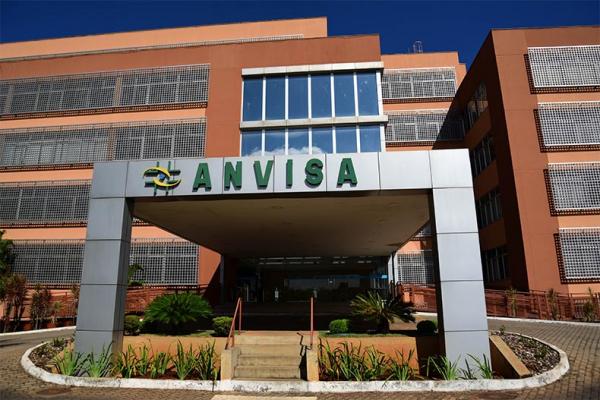 Anvisa recomenda isolamento de comitiva de Bolsonaro