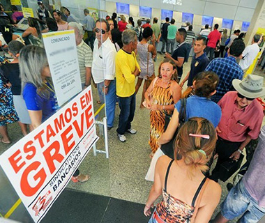 Começa greve dos bancários e alternativa é buscar serviços online